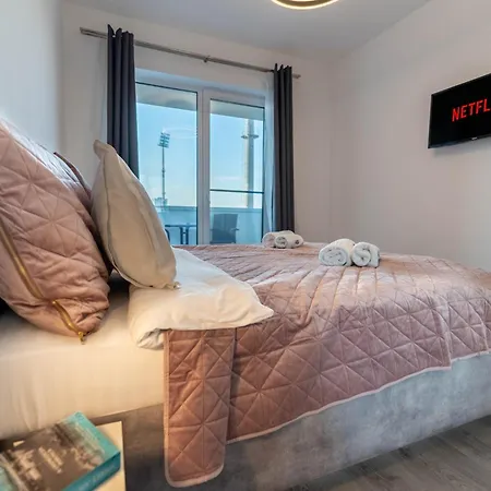 Apartamento Mohost Pink - Stylish Mountain-view Getaway *