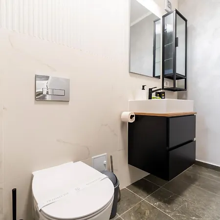 アパート Mohost Pink - Luxurious Mountain View Retreat ブラショフ